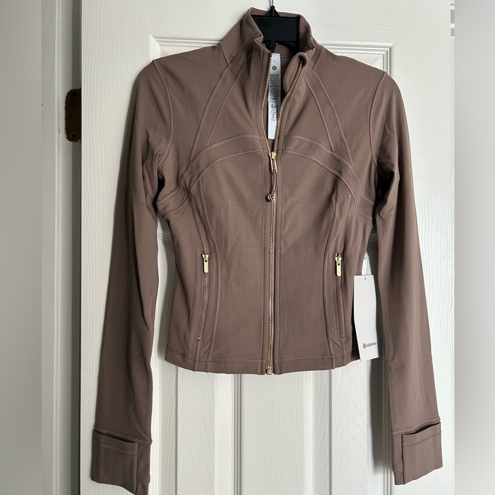 NWT Lululemon define Nulu cropped jacket taupetastic with gold zipper 6